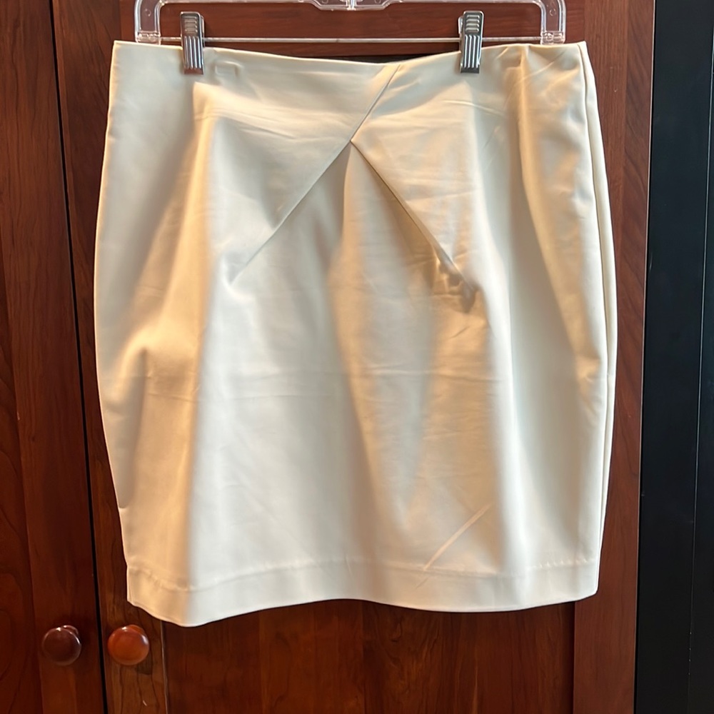 H&M cream skirt with interesting front, please and gold that zipper, size 10
